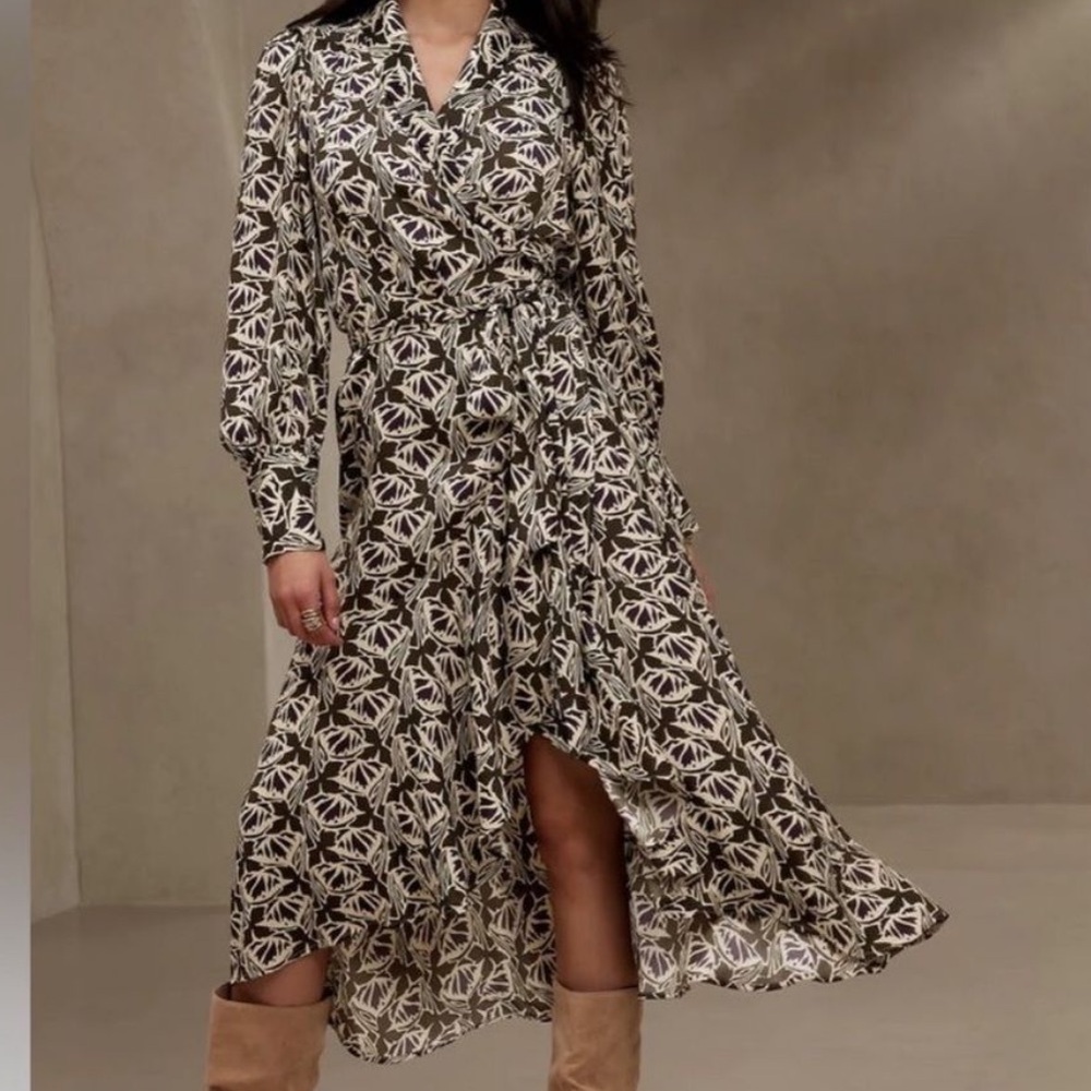 NWT Banana Republic silky wrap dress size medium color oyster pearl